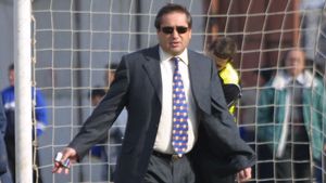 "Era normal ca Dinamo să câștige meciul ăsta, **nu trebuia stricat de arbitri!"