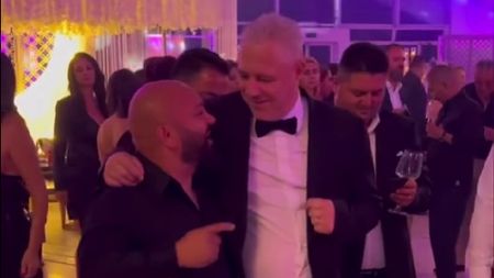 Marius Șumudică a transmis un mesaj cu ajutorul cântărețului Adrian Minune, pentru „prietenii” de la Rapid, în frunte cu Daniel Niculae și Victor Angelescu! „Sunt o forță mare și dușmanii au încercat să-mi ia locul pe care eu l-am câștigat!” | VIDEO