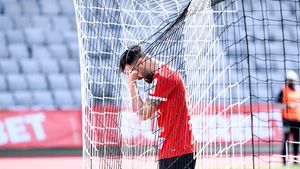 Recea, o echipă mult prea bună pentru ”U” Cluj în acest sezon. Costel Enache s-a ”ascuns” cum a putut: ”Mă ajută masca, pentru că s-ar fi văzut că sunt roșu de rușine. E un moment jenant”