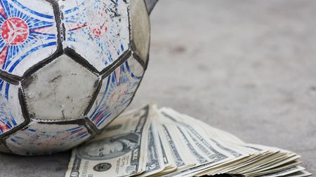 Practici incredibile în Liga 1!** Un club încearcă să ȚEPUIASCĂ‚ jucătorii la telefon! "Am fost la un pas să semnez, dar am realizat ce vor să facă"