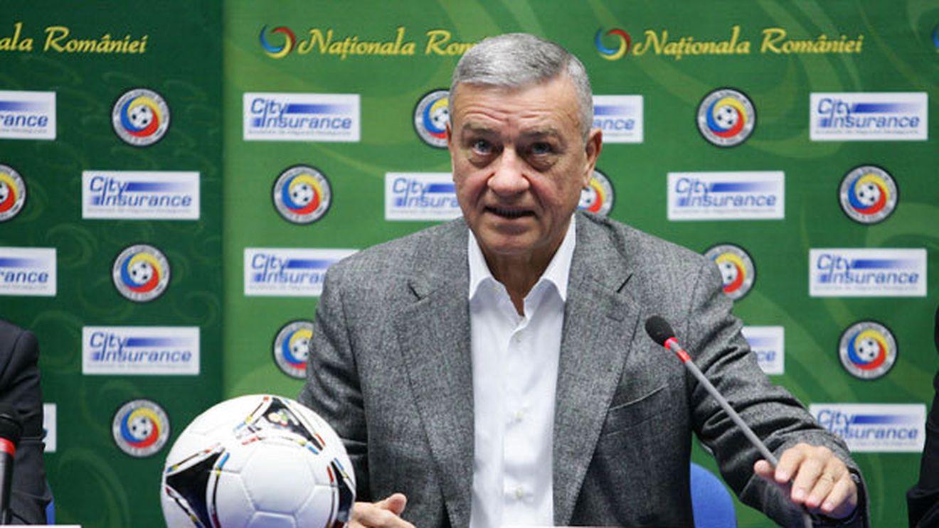 Sandu îl contrazice pe Dragomir: "Să nu mai vorbească în numele meu, plec de la FRF!"** Blestemul "Nașului": "Să vă ferească Domnul fără mine la UEFA"