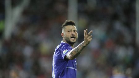 Gest golănesc făcut de un jucător de la ACS Poli față de un copil de mingi. Faza s-a văzut în direct