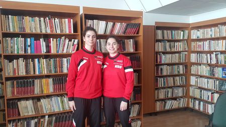 Handbalistele naționalei de junioare s-au relaxat la bibliotecă înainte de Trofeul Carpați