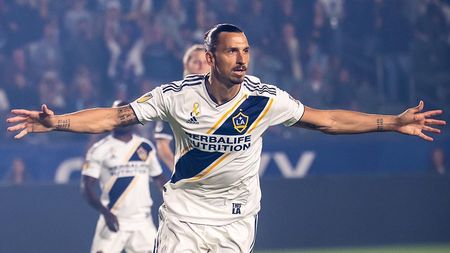 Zlatan Ibrahimovic ar putea să ajungă la Napoli. Condiția pusă de Carlo Ancelotti: "L-aș lua, dar ..." :-)