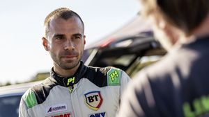 Simone Tempestini, forțat să abandoneze la Rally di Roma Capitale din cauza unei coliziuni neașteptate cu o vacă! Ce s-a întâmplat