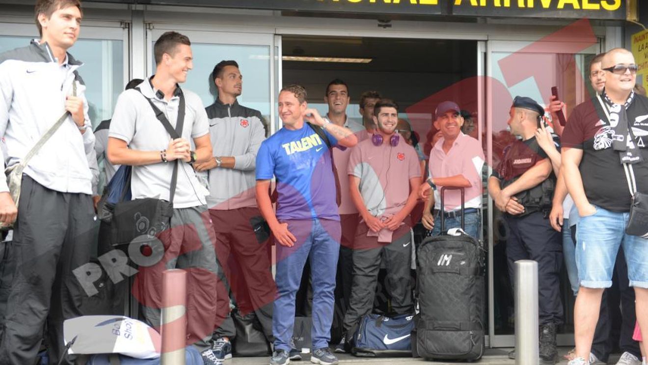 Reghe a oferit imaginea zilei la revenirea în țară! Mesajul care putea stârni reacția ostilă a ultrașilor