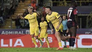 „Incredibil!”. Ce a scris Gazzetta dello Sport despre Dennis Man şi Răzvan Marin, după ce românii au marcat în cel mai nebun meci al etapei din Serie A, Parma - Cagliari 2-3