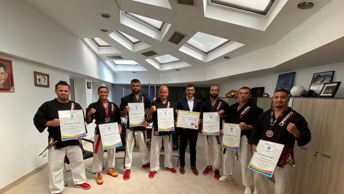 Ce cadou a primit ministrul Eduard Novak din partea Federației Române de Kempo! „Un dar plin de semnificații” + Yamato Zaharia, titlul de Maestru Emerit al Sportului