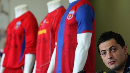 EXCLUSIV | Air Jordan din Turnu Severin. "Rădoi putea să sară mai sus decât jucătorii care erau mai înalți cu 15 cm". Un apropiat a încercat să găsească un jucător care se aseamănă cu fostul căpitan din Ghencea. Ce a ieșit 