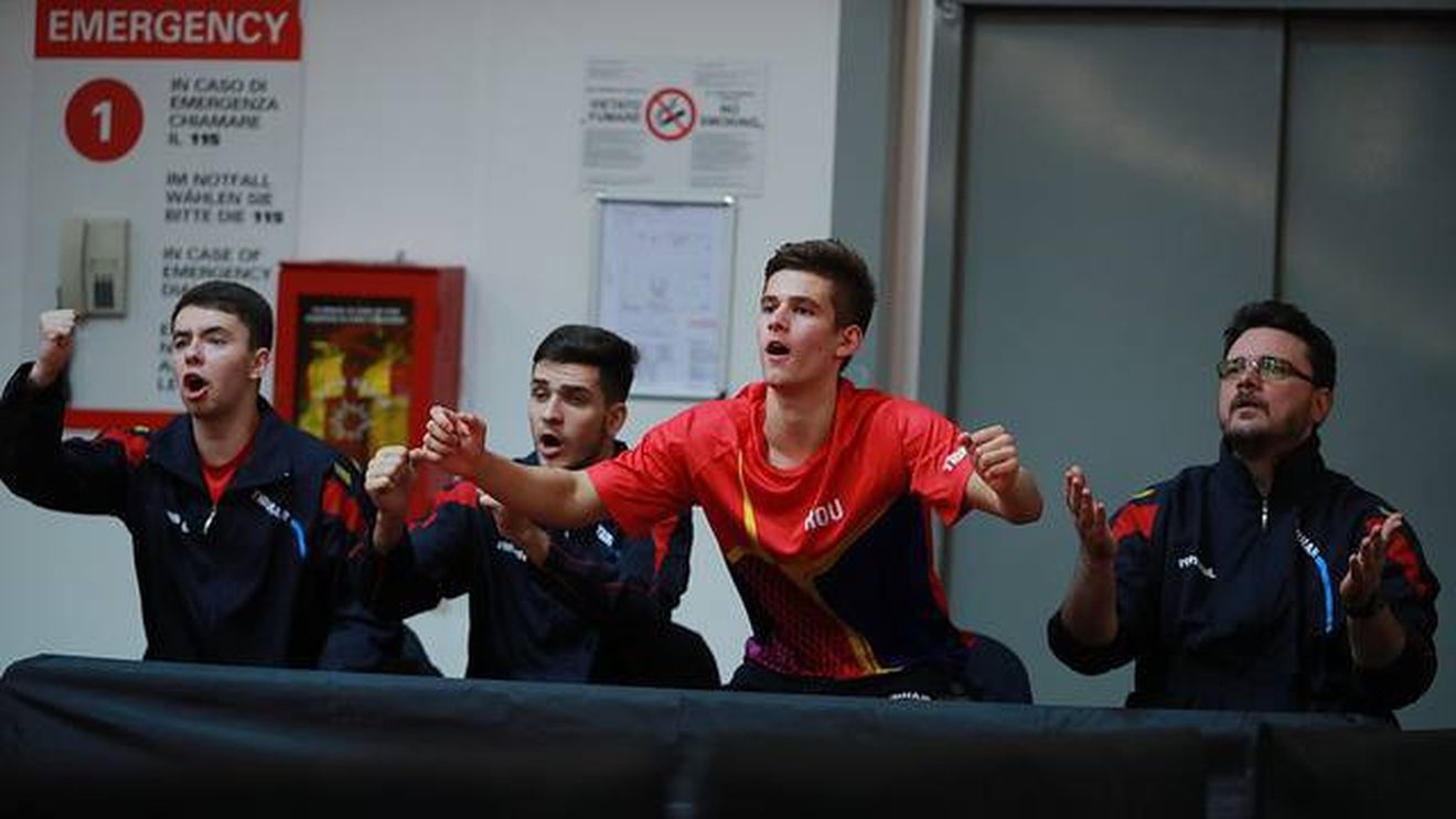 PERFORMANȚĂ‚ | Și băieții sunt mari la tenis de masă! România câștigă PRIMA medalie din istorie la un CM de juniori în probele masculine: avem bronz asigurat cu echipa