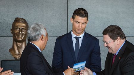 Reacția sinceră a lui Cristiano Ronaldo după ce a văzut statuia de care a râs toată lumea: "Am vorbit cu el în salonul VIP"