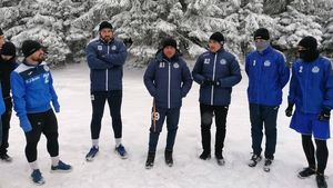 Florentin Petre, arbitru în amicalul în care echipa pe care o antrenează a fost pusă la respect de Corona Brașov. Fostul dinamovist a anulat și un gol pentru adversari