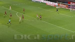 A dat două pase de gol pentru ardeleni, dar a comis o gafă care l-a făcut pe Dan Petrescu să urle de furie, în CFR Cluj - FCSB! Simao a greșit grav la golul lui Alex Băluță