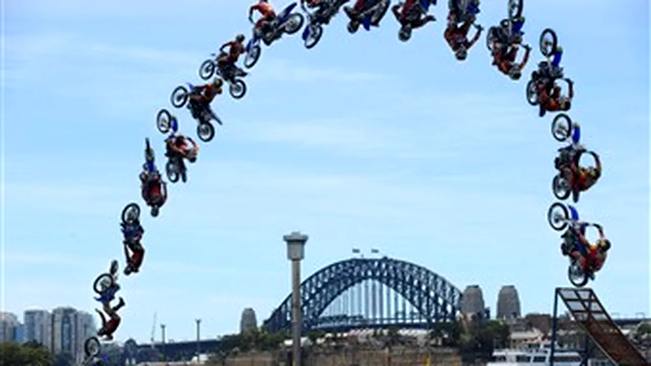 Galerie foto / Motociclete pe cerul Sydney-ului