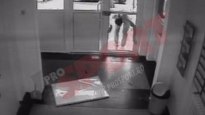 VIDEO | Gabi Tamaș are un urmaș pe măsură la Astra: "A spart ușa? Să aibă grijă, că mie mi-au făcut dosar penal pentru așa ceva". Remember cu Tamaș în 2013, pe vremea când spărgea o scară de bloc și dormea pe preș, la etajul 1