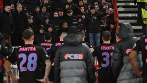 Ultrașii FCSB au vrut să vandalizeze mașinile fotbaliștilor lui Gigi Becali. Reacția lui Gheorghe Mustață