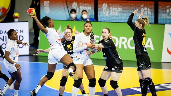 Toate rezultatele zilei de duminică de la Campionatul Mondial de handbal feminin din Spania | Olanda, 58 de goluri marcate în 60 de minute cu Uzbekistan!