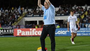 Marius Şumudică l-a dat afară pe atacantul pentru care Dan Şucu a plătit o sumă uriaşă. A semnat deja cu o altă echipă: "A fost împrumutat"