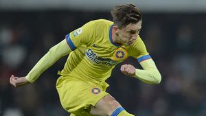 OFICIAL | Râpă și-a găsit echipă: "Este un jucător tânăr și foarte experimentat!" Cu cine a semnat fostul fundaș al Stelei