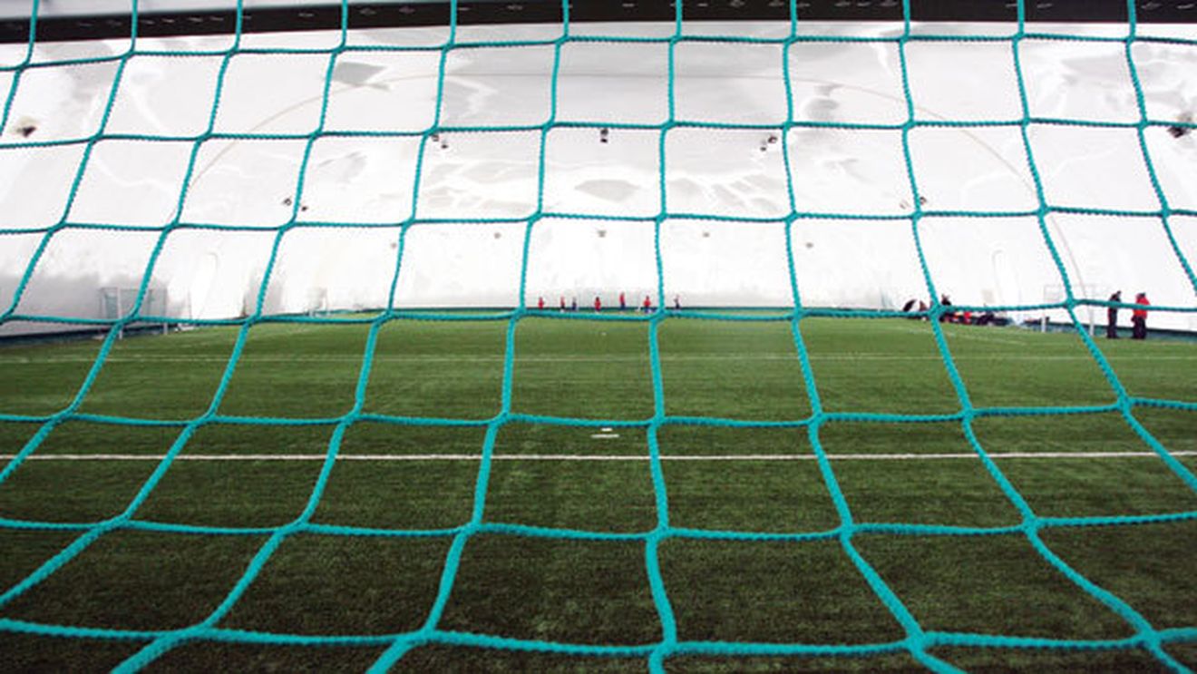 GHINION INCREDIBIL: balonul unde s-au antrenat steliștii a fost doborât!** Ilie Stan, în CRIZĂ‚ de timp înaintea meciului cu Twente