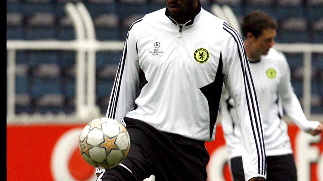 Anelka: "Putem bate Manchester în finală"