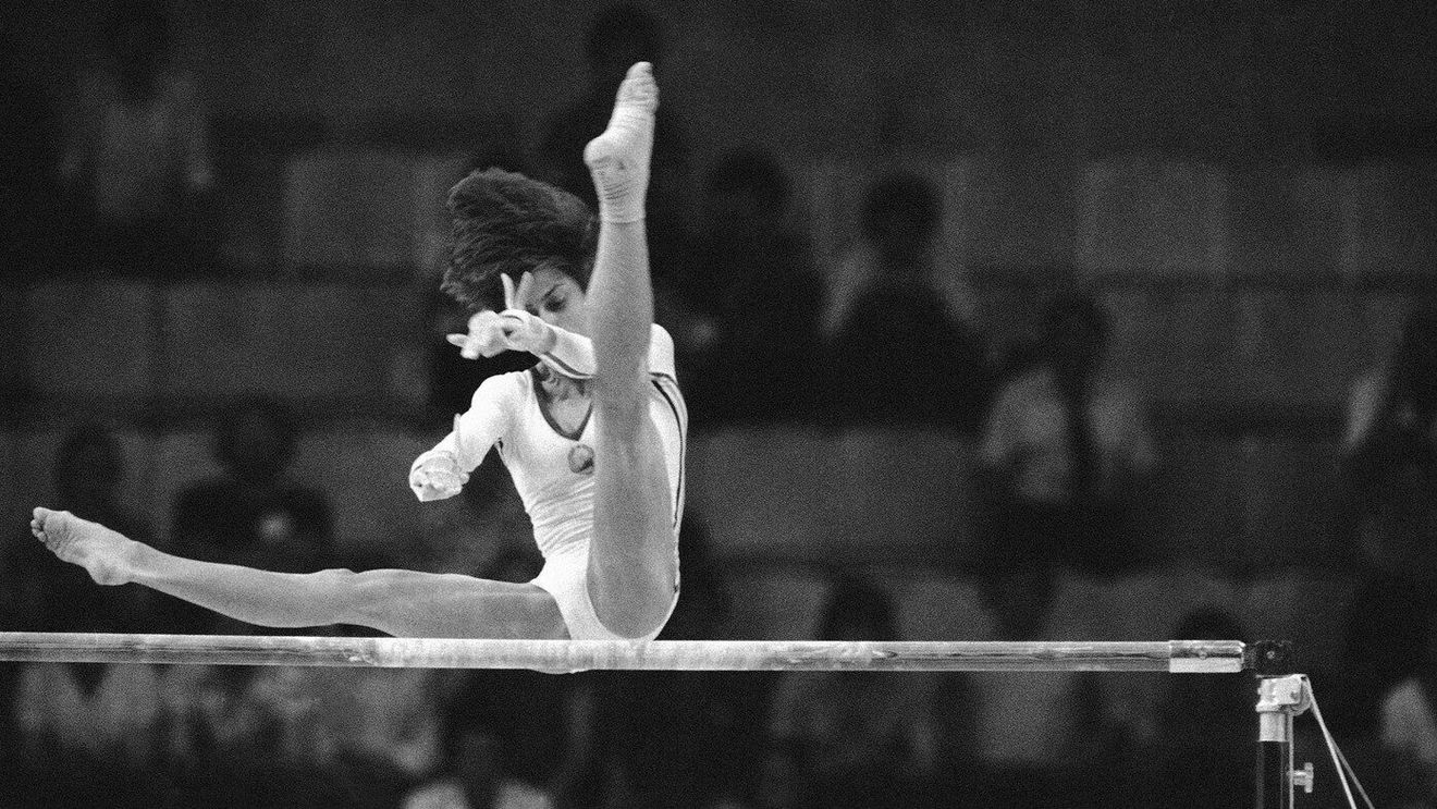Cum i-au propus comuniștii lui Ceaușescu s-o șteargă pe Nadia Comăneci din istoria României după fuga ei în SUA