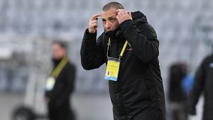 Costel Enache, ieșire necontrolată înainte de ”U” Cluj - Petrolul: ”Dacă vreți, plec acum. Am luat geanta și am plecat. O să spun după meci, în direct, că plec. Să vă văd bucuroși.” Reacție dură și la adresa arbitrajului