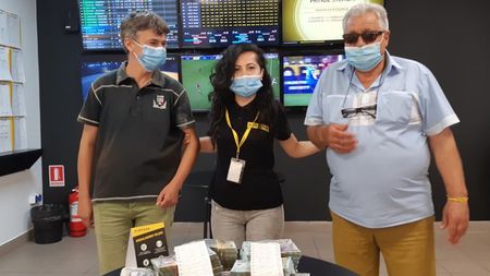 Doi români au copiat unul de la altul. Și meciurile, și câștigul! S-a terminat foaaarte bine pentru ei. Cu 450.000 de lei!!