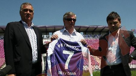 Petrovic, prezentat oficial: "Nu am cerut buget de transferuri"