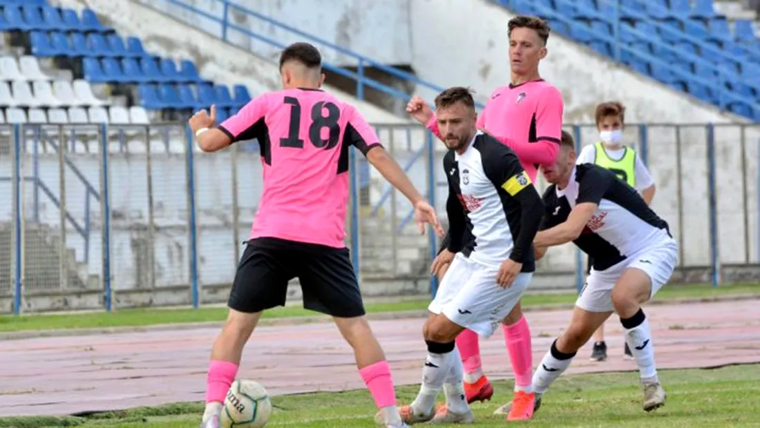 Unirea Alba Iulia și CSC Sânmartin și-au câștigat meciurile restante din etapa a 3-a. Dejul a ratat șansa de a egala liderul, Satu Mare n-a putut înscrie din penalty