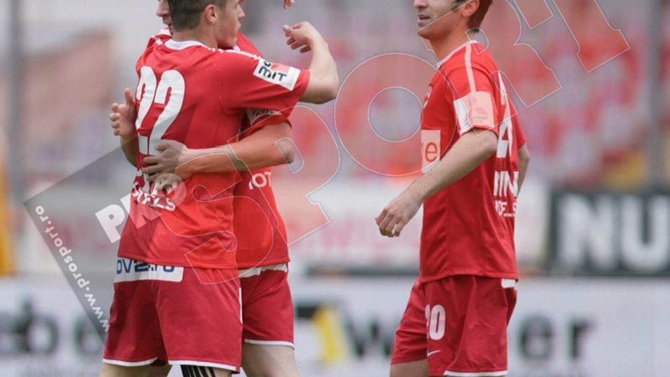 Asta e culmea! "Câinii" au venit în număr mare la un meci cu porțile închise!** Dinamo - Gloria Bistrița 3-0