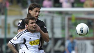 A fost dat afară de Universitatea Craiova, iar acum îi calcă pe urme lui Adrian Mutu. A semnat în Italia!