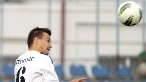 Cu un ochi râde, cu celălalt speră să facă același lucru la finalul sezonului!** Lucian Goian: "Dinamo merită să fie lider, sper să iasă campioană"