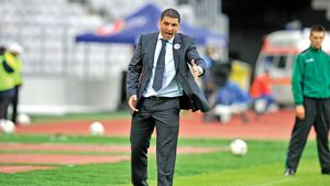 Ganea încearcă prin toate metodele să-și motiveze elevii pentru prima victorie a lui „U" Cluj: "Intrați în istorie dacă bateți CFR-ul!"