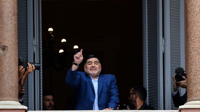 Poveste genială cu hoțul care i-a spart din greșeală casa lui Diego Maradona: „S-a așezat pe canapea, a început să plângă în hotote și a chemat singur poliția!”