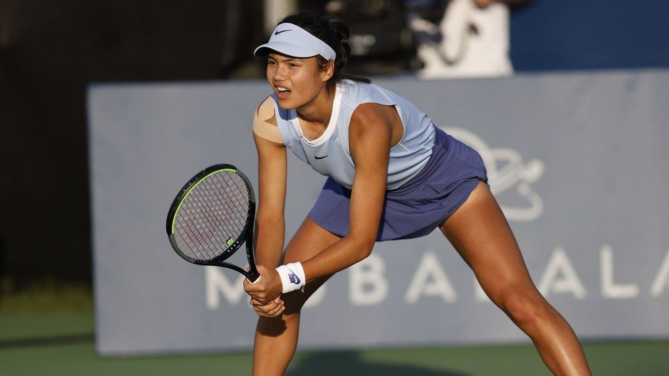 Emma Răducanu uimește din nou! Calificare în prima finală WTA a carierei pentru britanica de origine română