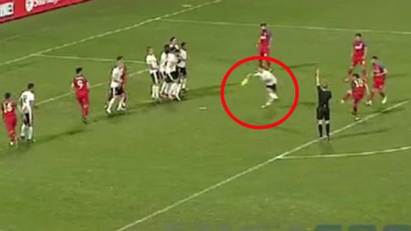Steaua a avut un penalty neacordat în prima repriză. Rus a comis henț în careu, dar arbitrul nu a acordat nimic