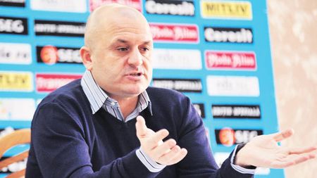 Se bate cu tot fotbalul românesc, dar a fost învins de un octogenar!** Mititelu, obligat la despăgubiri după o decizie care a provocat scandal la Craiova