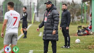 Dovadă vie a amatorismului fotbalului din Timiș. Echipa lider din Liga 3 a ”uitat” să anunțe plecarea antrenorului principal