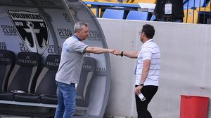 Fostul antrenor de la Dinamo și FCSB a dat lovitura și se pregătește de aventura carierei: „L-am convins în două-trei zile! Îi va fi foarte greu, dar nu imposibil!”. Ce îl așteaptă: „Gâlcă nu a avut nici măcar un sfert din condițiile de acum!” EXCLUSIV