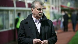 După ce a readus Rapid pe Giulești, "Vamă" se ia de fani:** "Să vină 12 mii cu CFR și după aia să ne dea peste nas"