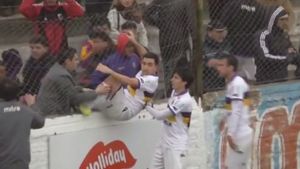 VIDEO | Scene violente la un meci din Argentina. Fotbaliștii s-au bătut cot la cot cu fanii