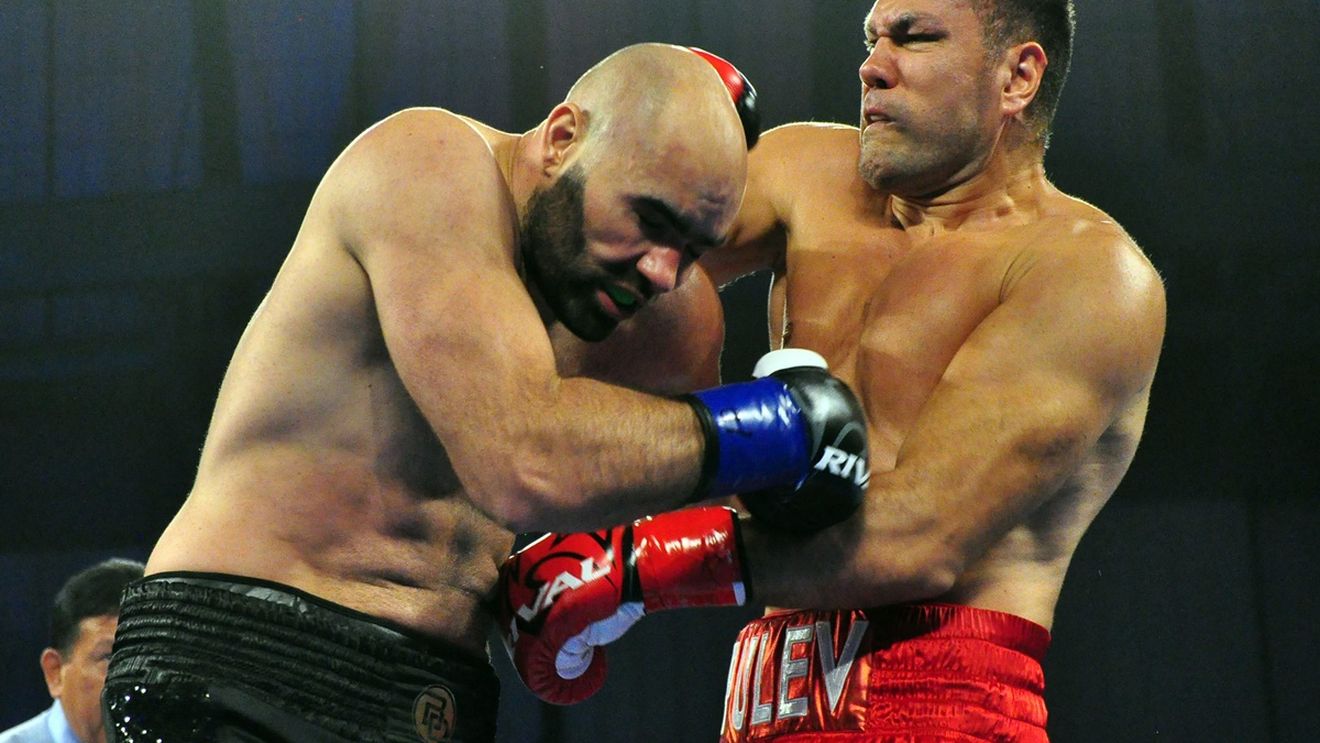 Bogdan Dinu, a doua înfrângere consecutivă prin KO. Românul a fost învins de bulgarul Kubrat Pulev în repriza a șaptea. "A lovit de câteva ori murdar, dar acesta e boxul"