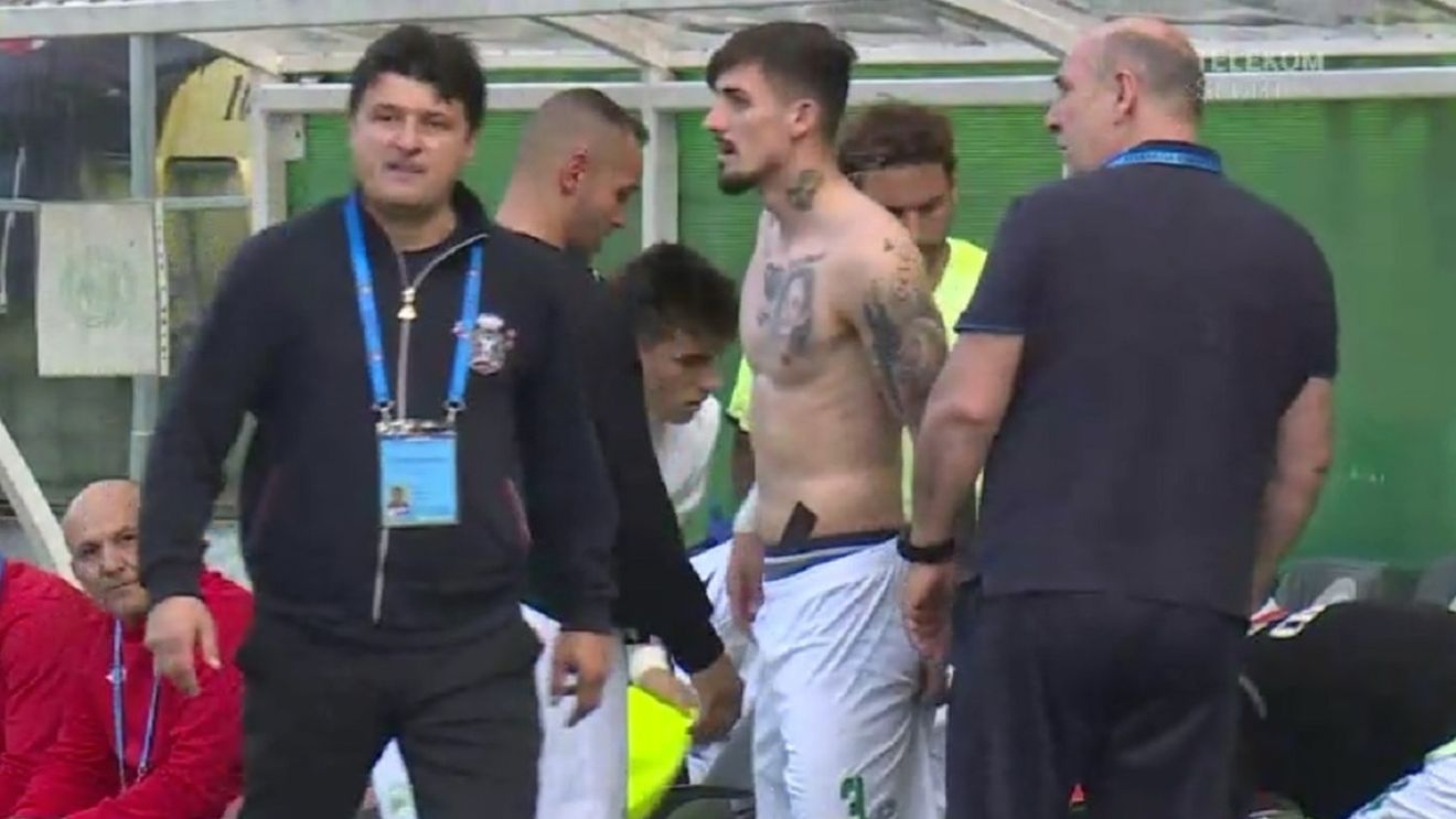 Fază incredibilă în Concordia - Botoșani! Fotbalistul a rămas dezbrăcat la marginea terenului, iar echipa lui a luat gol: "Nu pleci fără pușcă la vânătoare"
