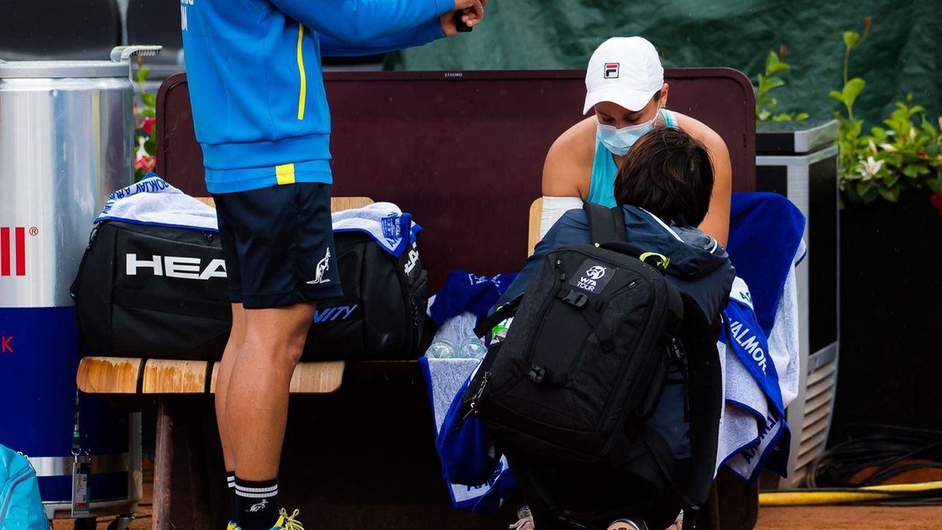 Încă o accidentare serioasă la Roma! Și Ashleigh Barty s-a retras, la fel ca Simona Halep: „Urăsc când trebuie să fac asta!"