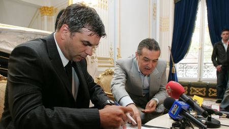 Olăroiu: "Antrenez în străinătate din cauza patronilor din Liga 1!"**