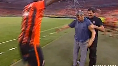 <i class='ep-highlight'>Lucescu</i> și Raț sunt iar campioni în Ucraina!** VIDEO Ce reacție a avut Luce! S-a supărat că a fost stropit cu apă