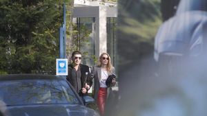 Cristi Borcea, momente romantice petrecute cu soția Valentina Pelinel! Cum au fost surprinși cei doi | FOTO EXCLUSIV