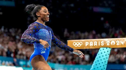 Simone Biles a făcut o adevărată avere, după ce a luat argintul în controversata finală de la sol, în care Ana Bărbosu și Jordan Chiles au primit bronzul. Și-a luat vilă și un bolid fabulos, de trei ori mai scump decât mașinile primite de gimnastele române de la Ion Țiriac