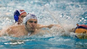 Victorie mare cu Grecia, 10-9! Arbitrii i-au tocat pe tricolori în ultimul "sfert"